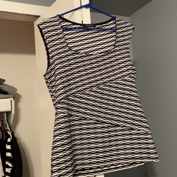 Women’s Top - Picture 6 of 6